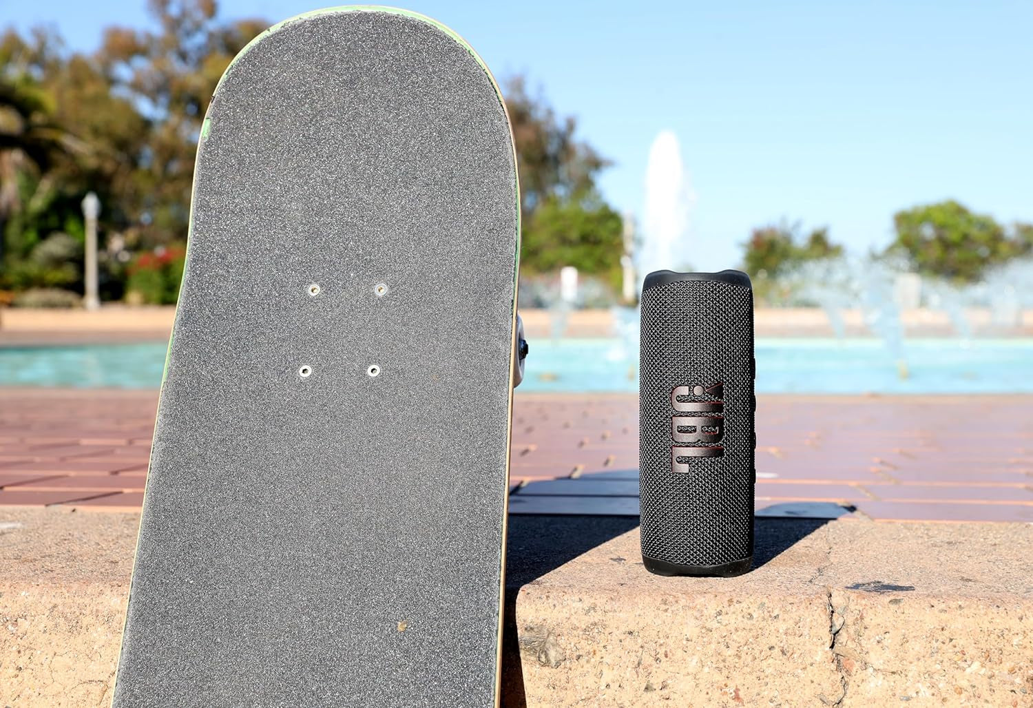 Flip 6 - Portable Bluetooth Speaker, Powerful Sound and Deep Bass, IPX7 Waterproof, 12 Hours of Playtime,  Partyboost for Multiple Speaker Pairing for Home, Outdoor and Travel (Black)